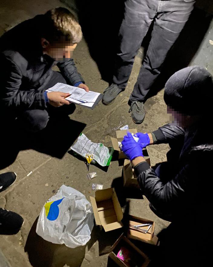 u-lvovi-policejski-viluchili-u-18-richno