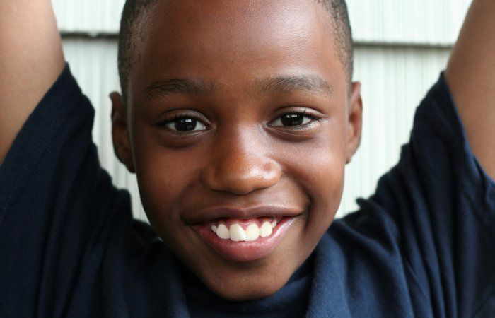 chomu-u-zhiteliv-afriki-temna-shkira-jak