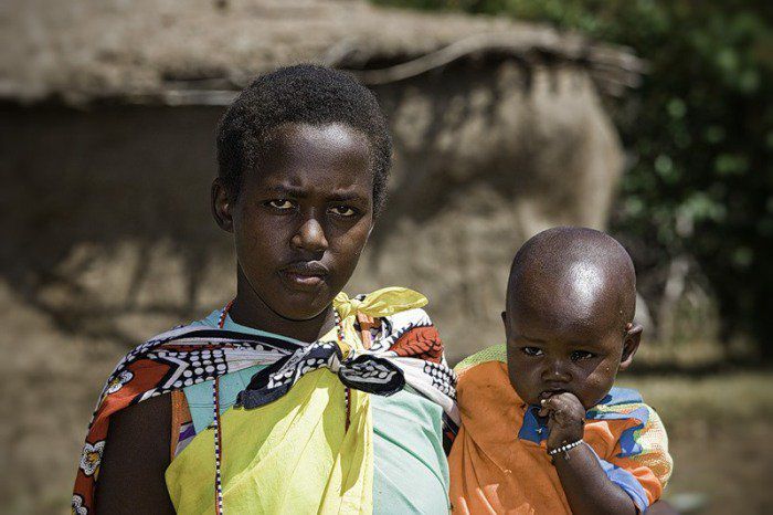 chomu-u-zhiteliv-afriki-temna-shkira-jak