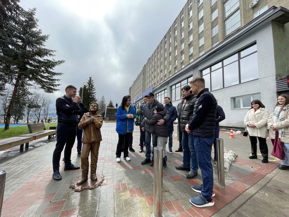 u-lvovi-na-podviryi-likarni-vstanovili-s