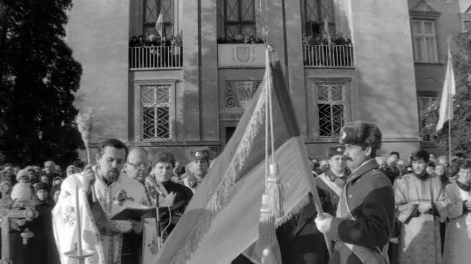 2 квітня 1990 р. над ратушею Дрогобича замайорів національний стяг