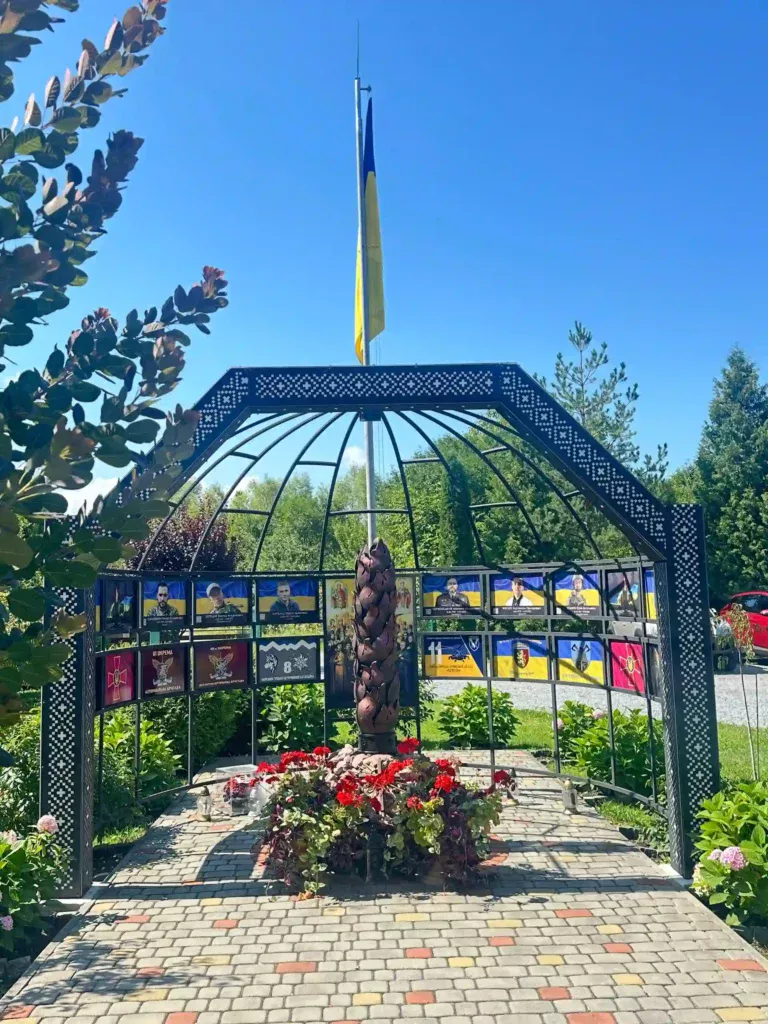 Алея Героїв на Коновальця у Дрогобичі