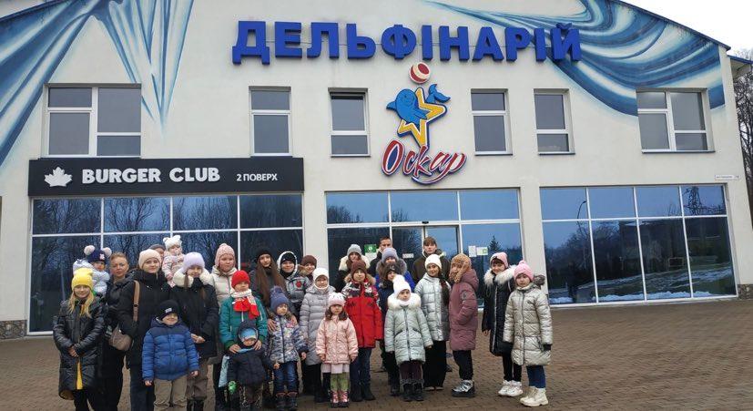 У Дрогобичі для дітей захисників організували поїздку в дельфінарій 3 DrogMedia У Дрогобичі для дітей захисників організували поїздку в дельфінарій