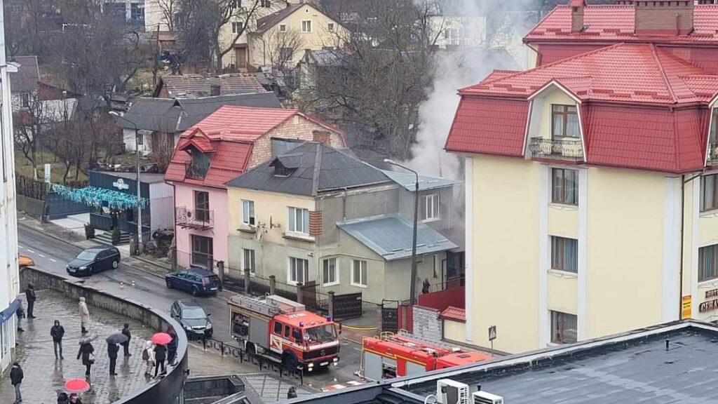 У Трускавці згоріла господарська споруда, зазнав опіків 25-річний чоловік 6 DrogMedia У Трускавці згоріла господарська споруда, зазнав опіків 25-річний чоловік