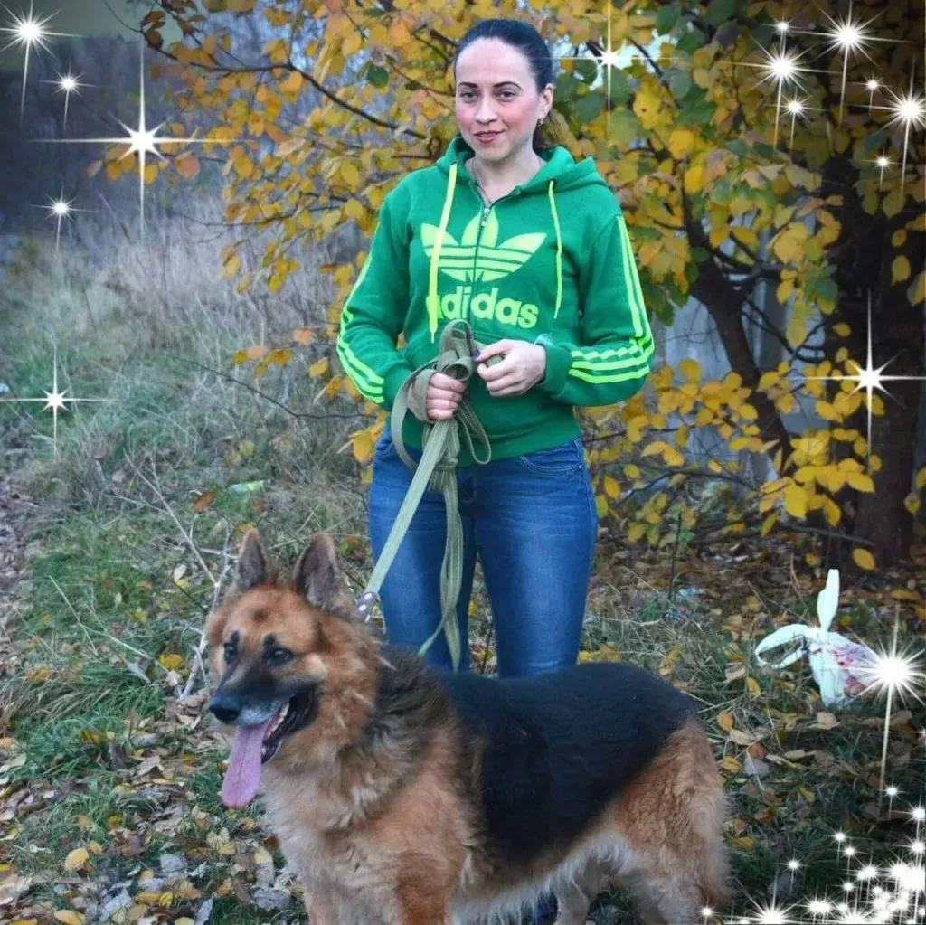 Зоозахисниця Олена Петришин із собакою Балу